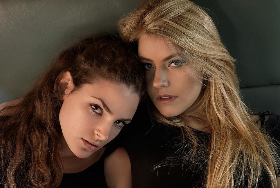 BFF's zoeken een lekkere man erbij